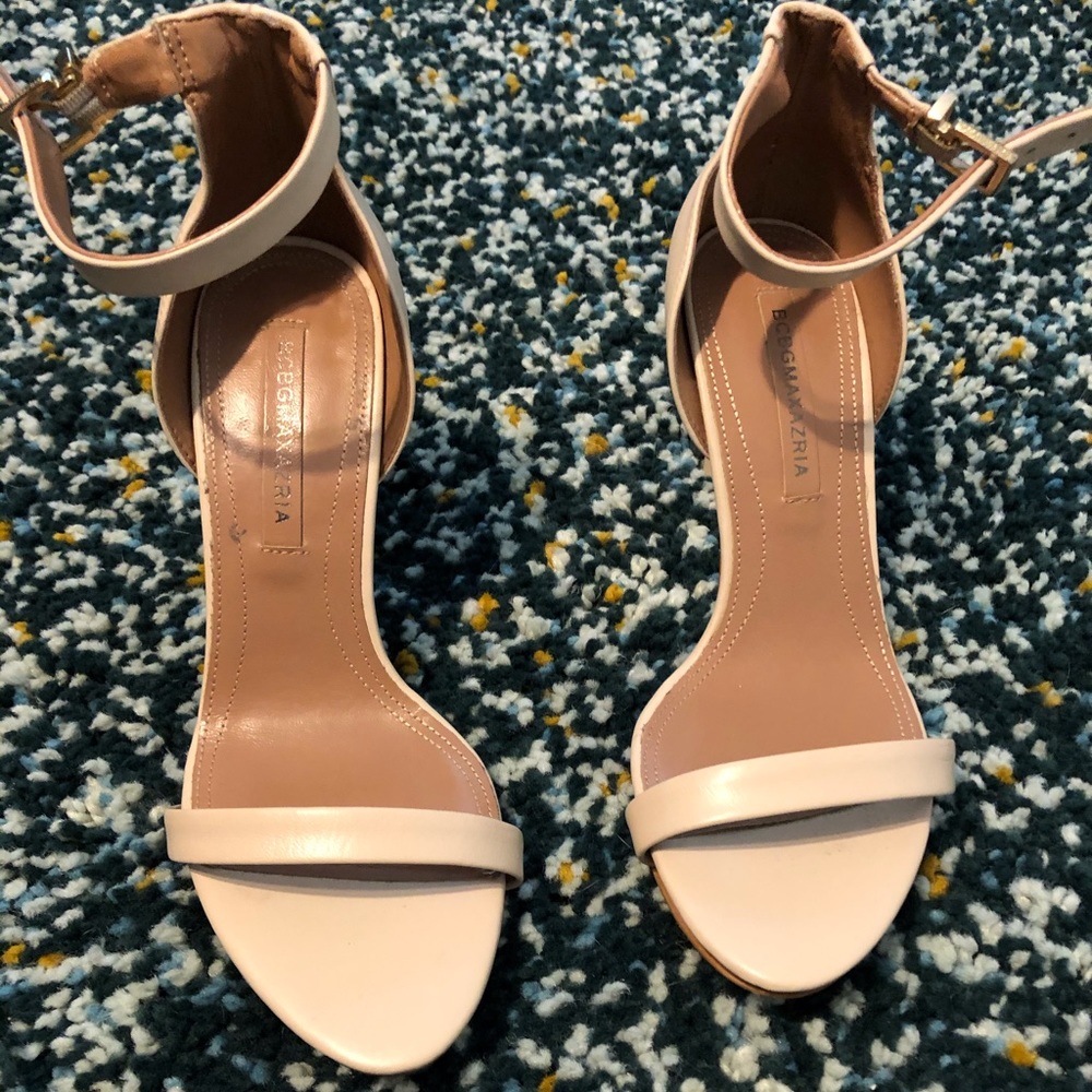 BCBG MAXAZRIA PUMP